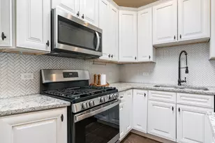 445 W Surf St, Chicago, IL 60657 - Photo 17