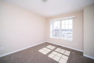 637 Stonegate Dr, Sycamore, IL 60178 - Photo 7
