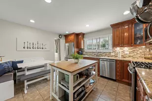 2426 S Shag Bark Trail, Arlington Heights, IL 60005 - Photo 9