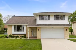 2426 S Shag Bark Trail, Arlington Heights, IL 60005 - Photo 1