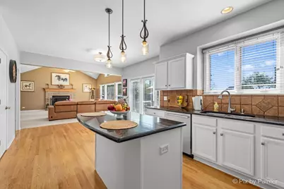 2400 Wyeth Drive, West Chicago, IL 60185 - Photo 9