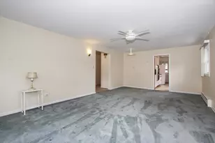 831 S Mitchell Ave, Arlington Heights, IL 60005 - Photo 5