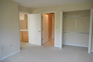 605 Barrington Ave E, Dundee, IL 60118 - Photo 9