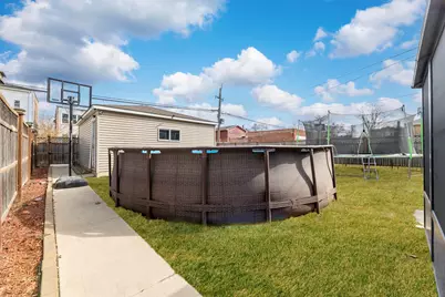 7931 S Paxton Avenue, Chicago, IL 60617 - Photo 19