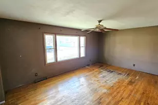 903 W 10th St, Belvidere, IL 61008 - Photo 5