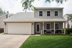 644 Dover Dr, Elgin, IL 60120 - Photo 1