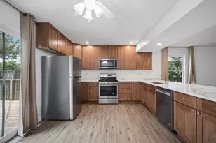 644 Dover Dr, Elgin, IL 60120 - Photo 5