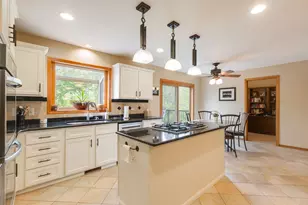 271 Saddle Back Rd, Vernon Hills, IL 60061 - Photo 7