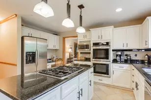 271 Saddle Back Rd, Vernon Hills, IL 60061 - Photo 9