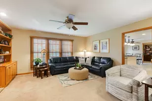 271 Saddle Back Rd, Vernon Hills, IL 60061 - Photo 7