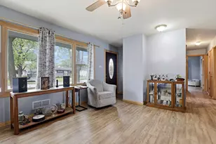 22 Arrowhead Dr, Thornton, IL 60476 - Photo 5