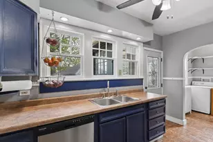 726 W Highland Ave, Elgin, IL 60123 - Photo 11
