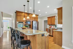 2890 Trail Crest Ln, Lindenhurst, IL 60046 - Photo 17