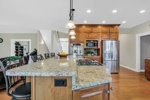 2890 Trail Crest Ln, Lindenhurst, IL 60046 - Photo 11