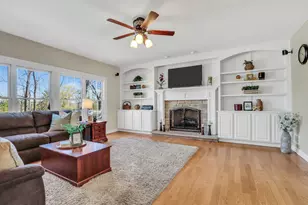 2890 Trail Crest Ln, Lindenhurst, IL 60046 - Photo 5