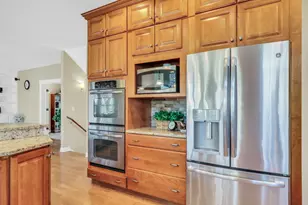 2890 Trail Crest Ln, Lindenhurst, IL 60046 - Photo 9