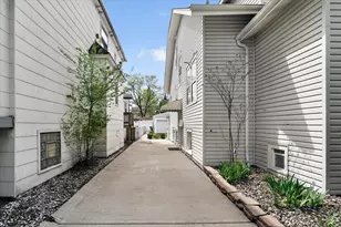 2726 S 60th Ct, Cicero, IL 60804 - Photo 3