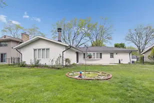927 Gregory Ln, Schaumburg, IL 60193 - Photo 21