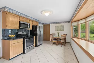 927 Gregory Ln, Schaumburg, IL 60193 - Photo 7