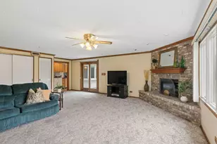 927 Gregory Ln, Schaumburg, IL 60193 - Photo 13