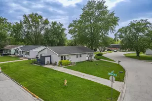 340 Nally Dr, Bourbonnais, IL 60914 - Photo 3