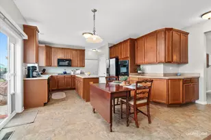 703 Fairfield Dr, Oswego, IL 60543 - Photo 9