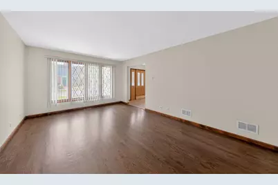 1152 E Walnut Avenue, Des Plaines, IL 60016 - Photo 5