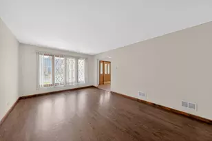 1152 E Walnut Ave, Des Plaines, IL 60016 - Photo 5