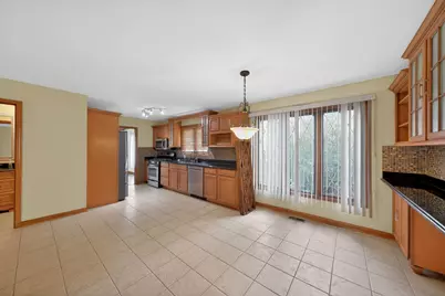 1152 E Walnut Avenue, Des Plaines, IL 60016 - Photo 11