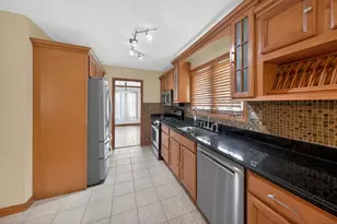 1152 E Walnut Ave, Des Plaines, IL 60016 - Photo 9