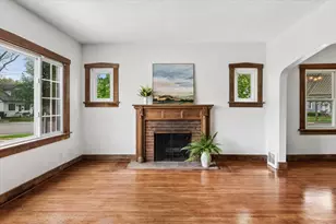 747 Watson St, Aurora, IL 60505 - Photo 3