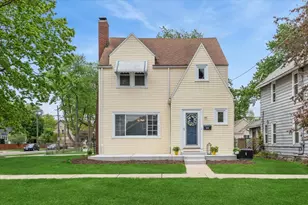 747 Watson St, Aurora, IL 60505 - Photo 1