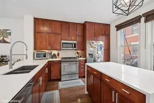 1053 N Kingsbury St, Chicago, IL 60610 - Photo 9