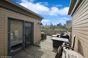 1053 N Kingsbury St, Chicago, IL 60610 - Photo 19