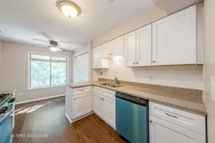 841 Cross Creek Ct, Roselle, IL 60172 - Photo 9