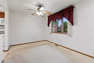 7520 W Willowood Ct, Orland Park, IL 60462 - Photo 9