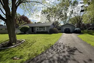 326 Maple Ln, Geneva, IL 60134 - Photo 3
