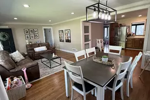 326 Maple Ln, Geneva, IL 60134 - Photo 5