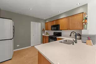 2713 Whitlock Dr, Darien, IL 60561 - Photo 7