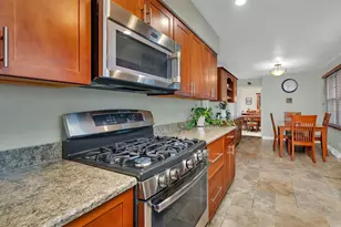 3212 Burr Oaks Dr, Joliet, IL 60431 - Photo 9