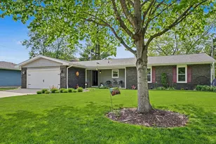702 Van Buren St, Monticello, IL 61856 - Photo 3