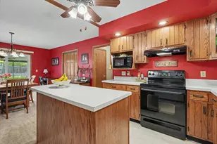 702 Van Buren St, Monticello, IL 61856 - Photo 11