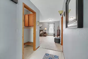 702 Van Buren St, Monticello, IL 61856 - Photo 5