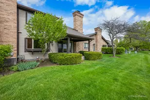 1751 Pebble Beach Dr, Hoffman Estates, IL 60169 - Photo 3