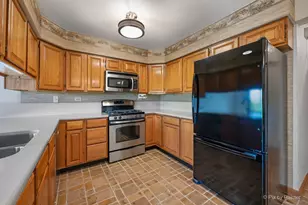 1751 Pebble Beach Dr, Hoffman Estates, IL 60169 - Photo 9