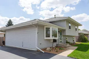 2906 Warren Dorris Dr, Joliet, IL 60435 - Photo 5
