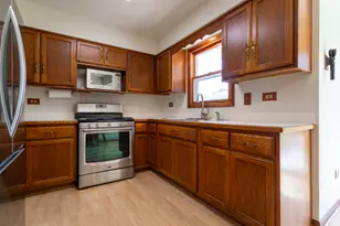 2906 Warren Dorris Dr, Joliet, IL 60435 - Photo 13