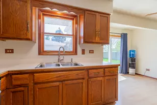 2906 Warren Dorris Dr, Joliet, IL 60435 - Photo 15
