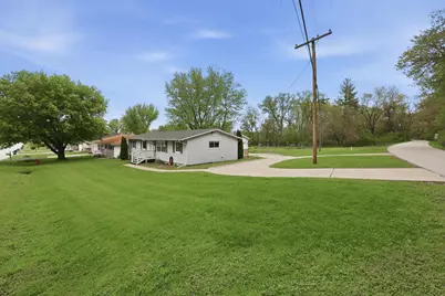 137 E 7th Street, Coal Valley, IL 61240 - Photo 3