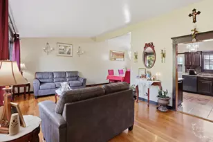 319 N Bradley Dr, Chicago Heights, IL 60411 - Photo 5